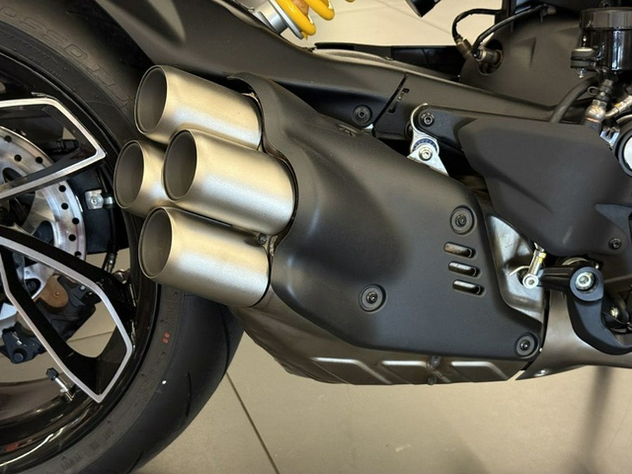 2026 Ducati Diavel V4 Black Roadster