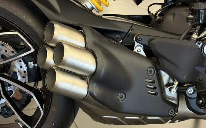 2026 Ducati Diavel V4 Black Roadster