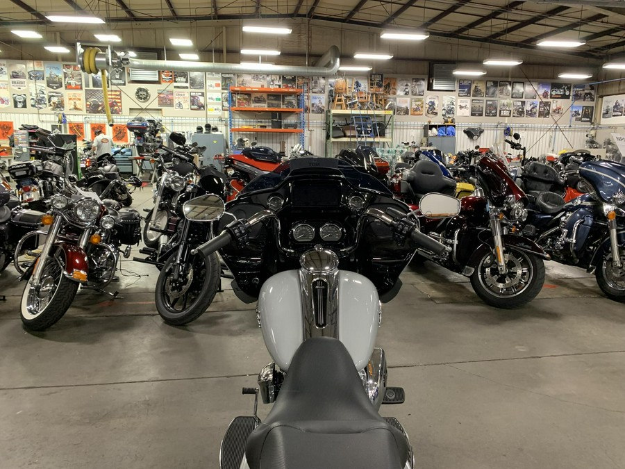 2024 Harley-Davidson® Road Glide® 3 Billiard Gray