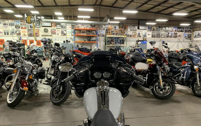 2024 Harley-Davidson® Road Glide® 3 Billiard Gray