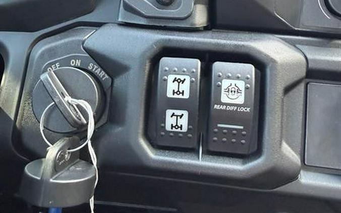 2026 Can-Am Defender DPS CAB