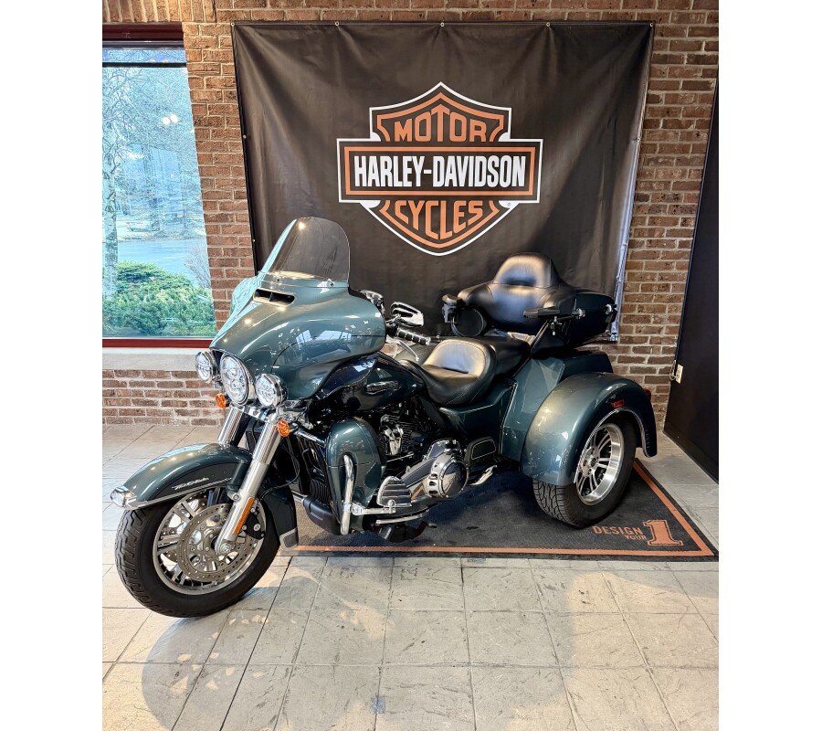 2020 Harley-Davidson Tri Glide Ultra FLHTCUTG Spruce