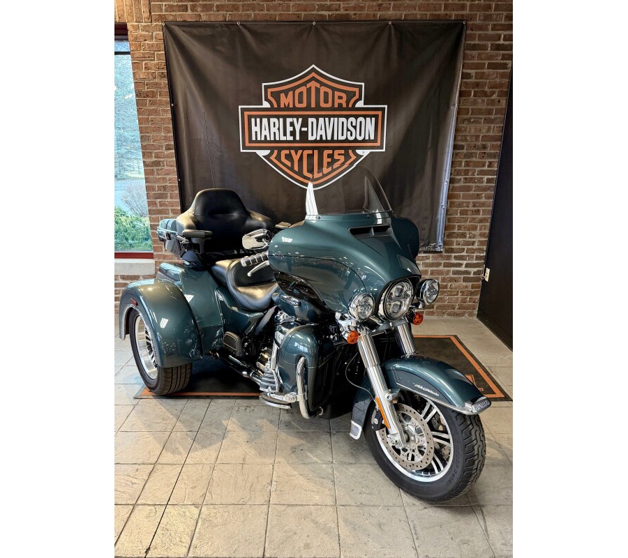 2020 Harley-Davidson Tri Glide Ultra FLHTCUTG Spruce