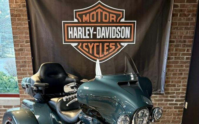 2020 Harley-Davidson Tri Glide Ultra FLHTCUTG Spruce
