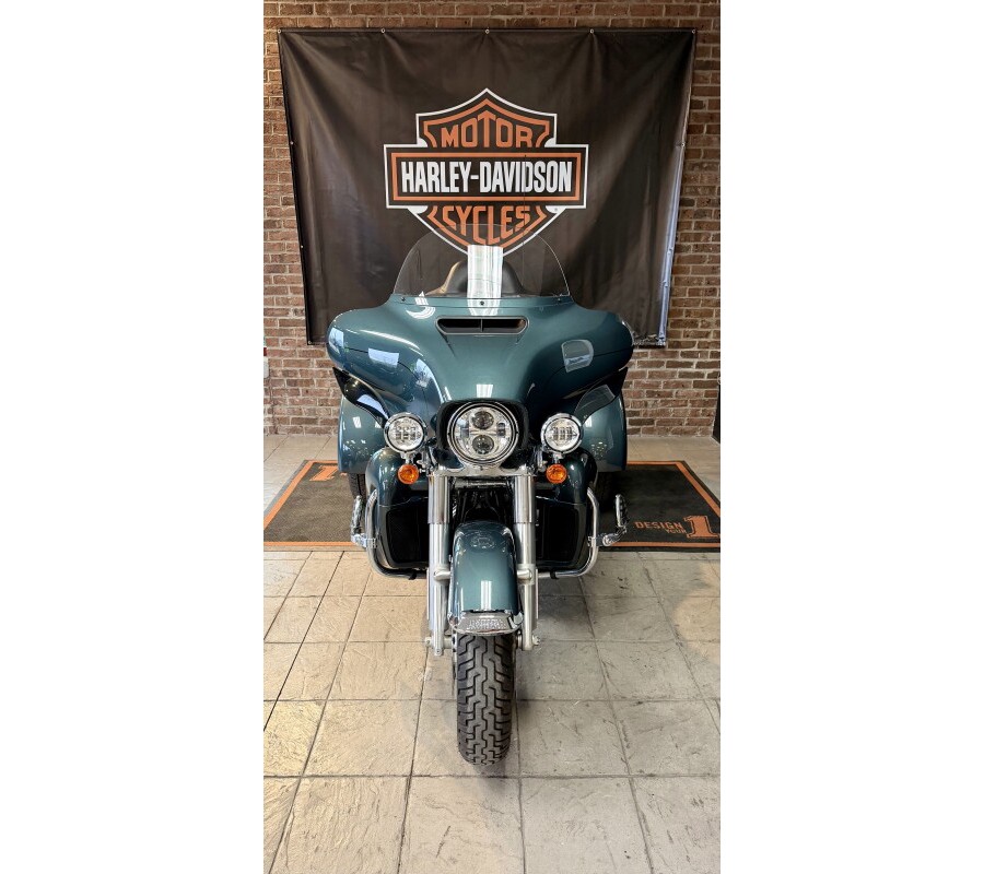 2020 Harley-Davidson Tri Glide Ultra FLHTCUTG Spruce