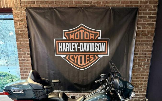 2020 Harley-Davidson Tri Glide Ultra FLHTCUTG Spruce