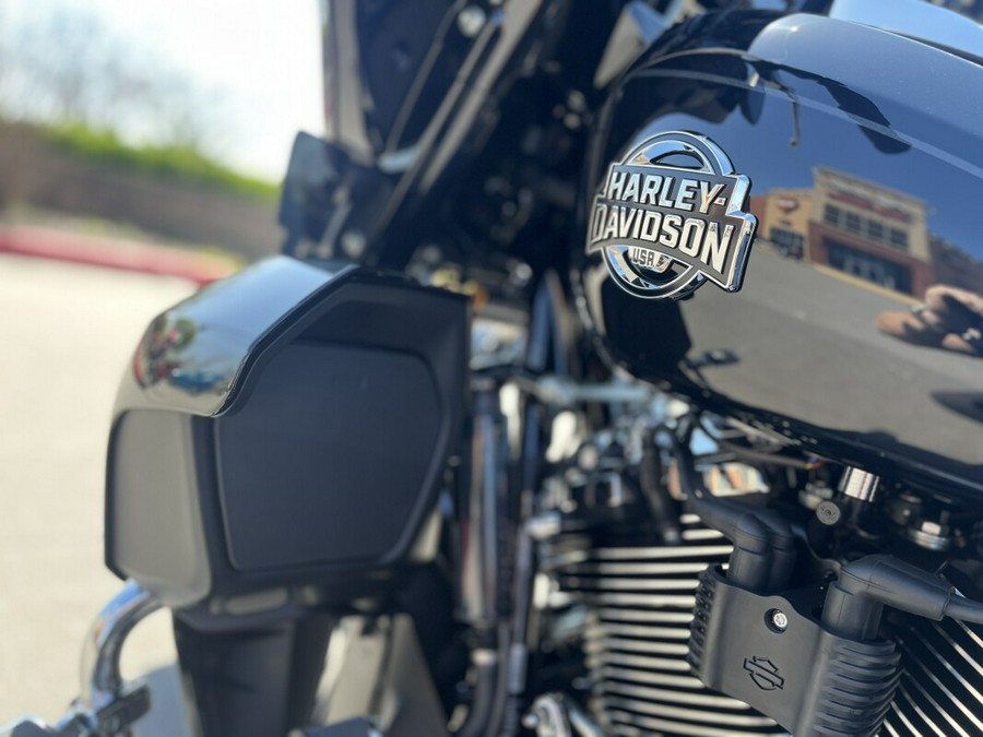 2026 Harley-Davidson® FLHLT Street Glide 3 Limited Vivid Black