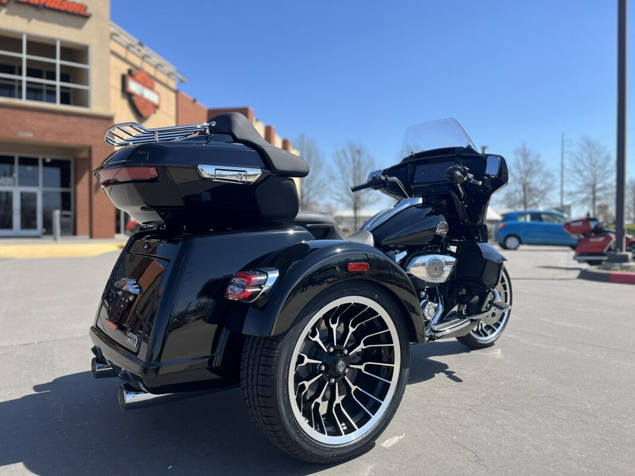 2026 Harley-Davidson® FLHLT Street Glide 3 Limited Vivid Black