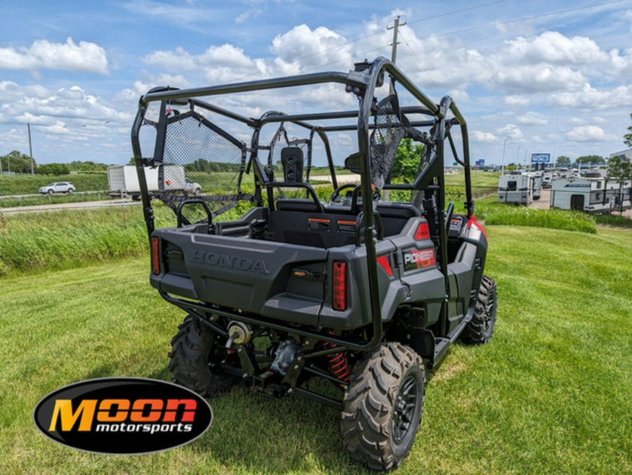 2024 Honda Pioneer 700-4 Deluxe DELUXE AVENGER RED