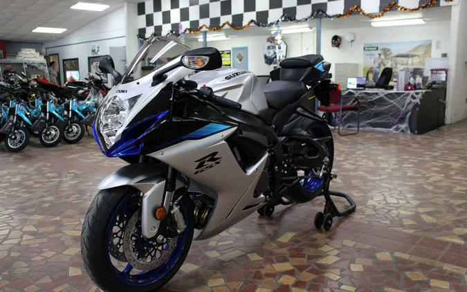 2026 Suzuki GSX-R600 Pearl Vigor Blue / Metallic Matte Sword Silver - T7101292