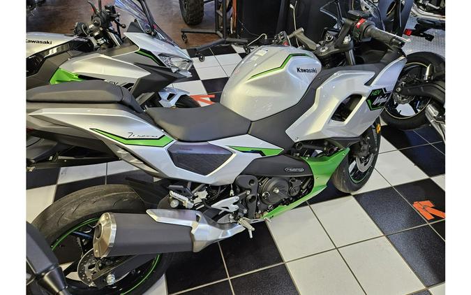 2024 Kawasaki Ninja® 7 Hybrid ABS