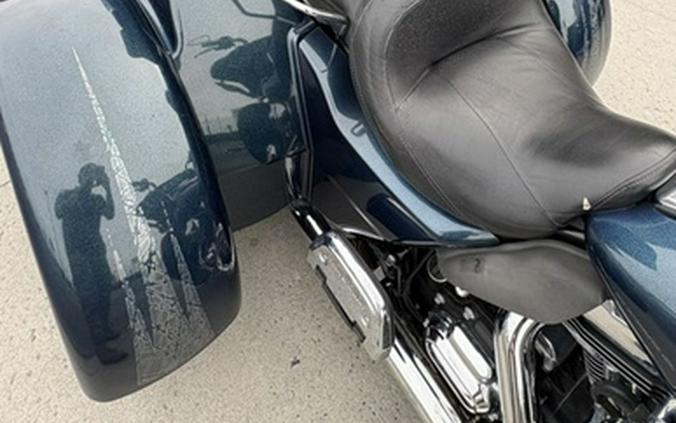 2016 Harley-Davidson Trike FLHTCUTG - Tri Glide Ultra