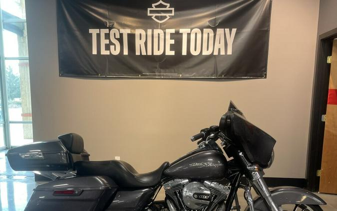2014 Harley-Davidson® Street Glide® Charcoal Pearl