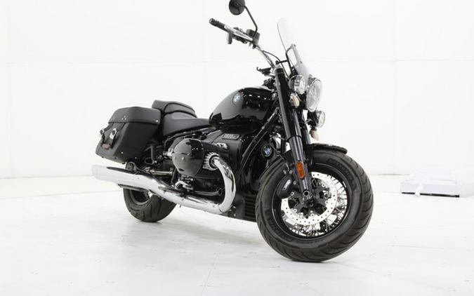 2023 BMW R 18 Classic Black Storm Metallic