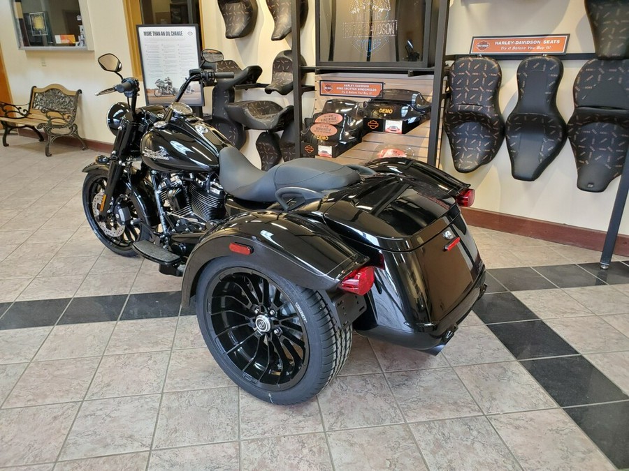 2024 Harley-Davidson Freewheeler Vivid Black - Black Finish