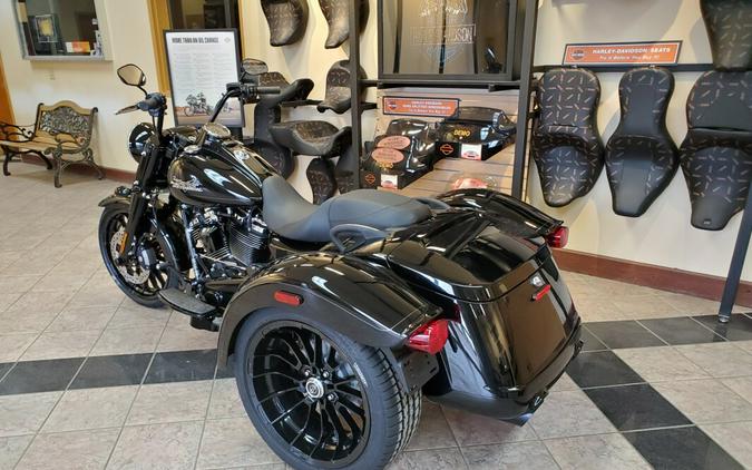 2024 Harley-Davidson Freewheeler Vivid Black - Black Finish