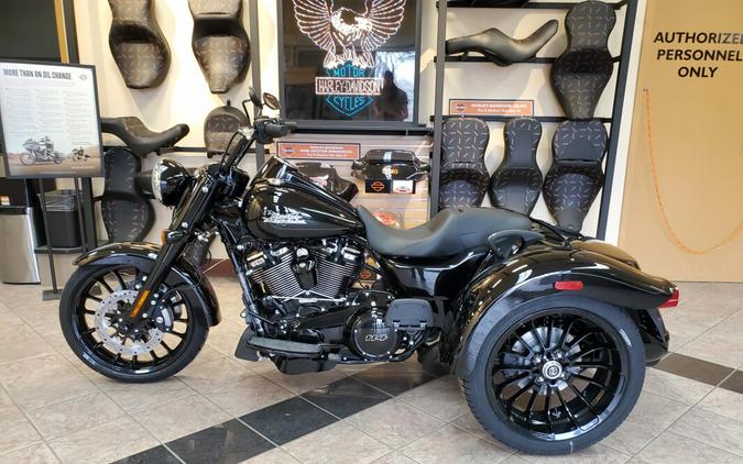 2024 Harley-Davidson Freewheeler Vivid Black - Black Finish