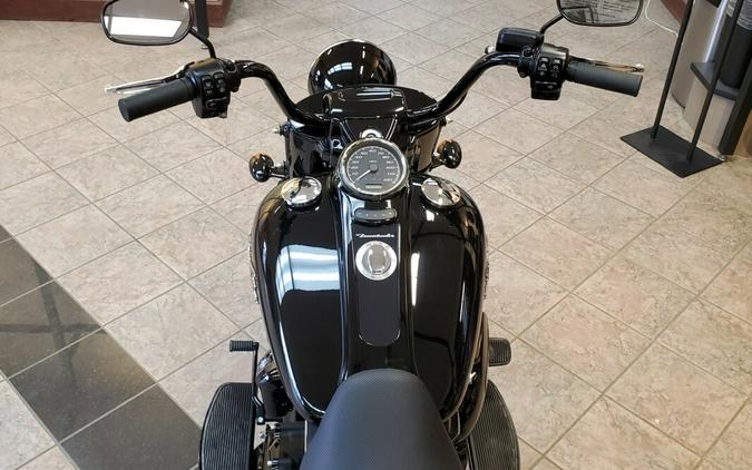 2024 Harley-Davidson Freewheeler Vivid Black - Black Finish