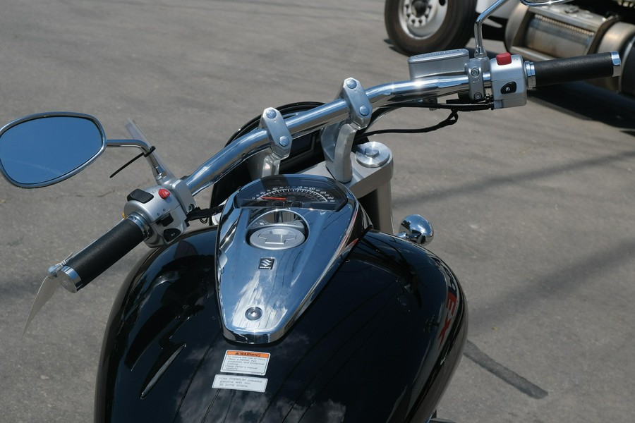 2025 SUZUKI BOULEVARD M109R