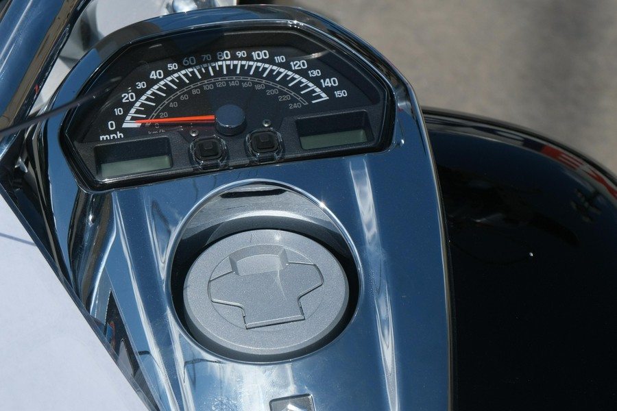 2025 SUZUKI BOULEVARD M109R