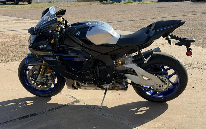 2026 YAMAHA YZF-R1M