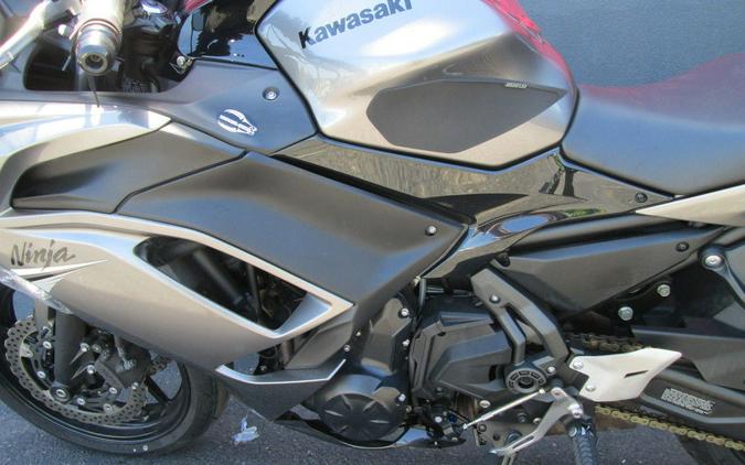 2021 Kawasaki Ninja® 650 Metallic Graphite Gray/Metallic Spark Black