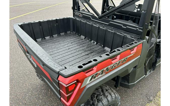 2025 Polaris Industries RANGER CREW XP 1000 PREMIUM - SUNSET RED Premium