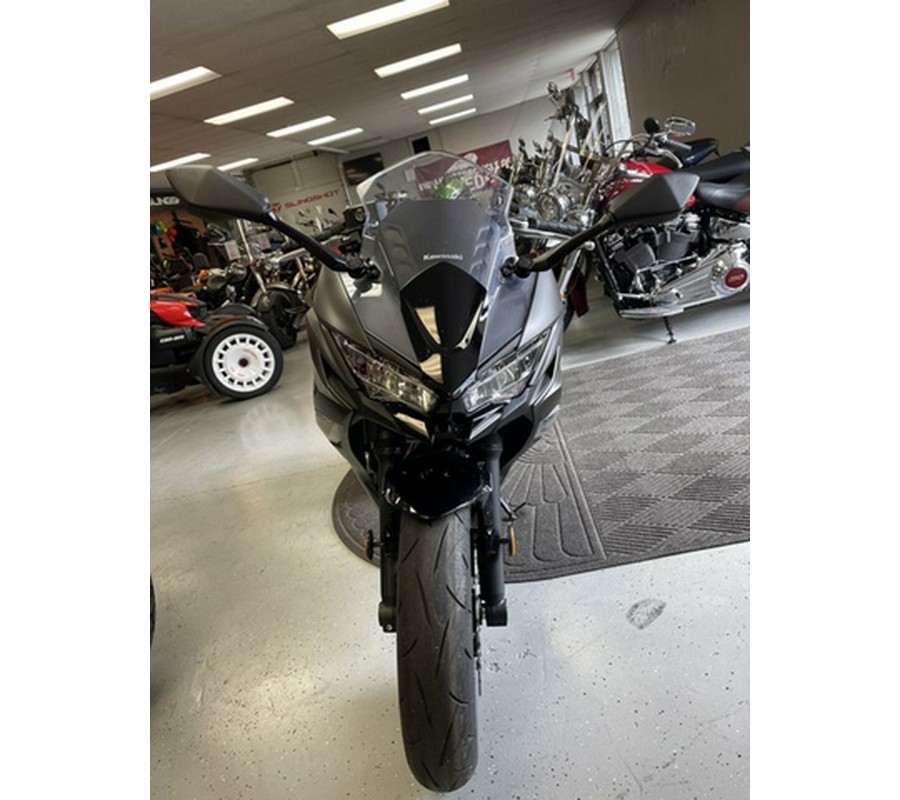 2023 Kawasaki Ninja 650 Metallic Matte Graphenesteel Gray/Ebony