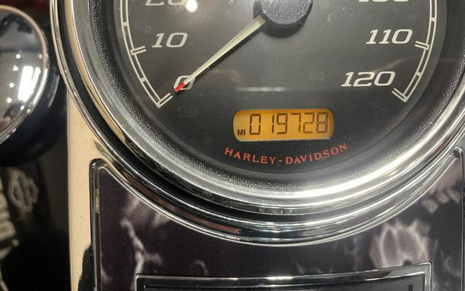 2015 Harley-Davidson® Road King® Classic Vivid Black