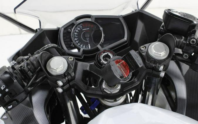 2023 Kawasaki Ninja 400 Pearl Blizzard White/Metallic Carbon Gray Metallic Magnetic Dark GrayTwilight Blue