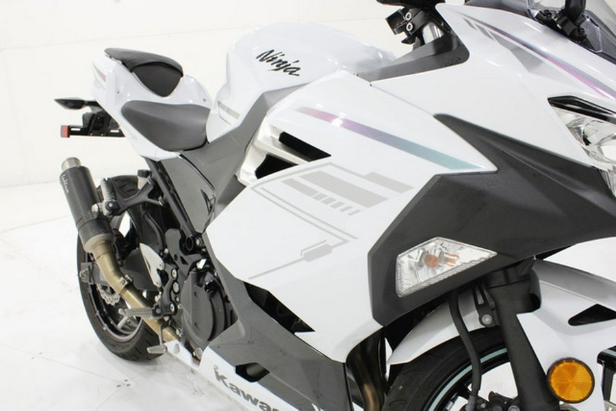 2023 Kawasaki Ninja 400 Pearl Blizzard White/Metallic Carbon Gray Metallic Magnetic Dark GrayTwilight Blue