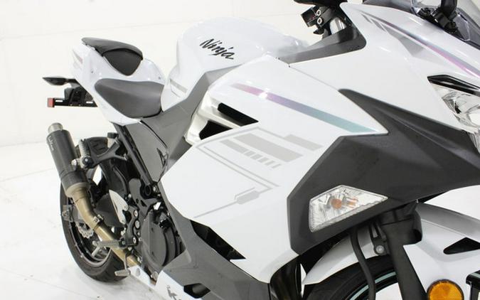 2023 Kawasaki Ninja 400 Pearl Blizzard White/Metallic Carbon Gray Metallic Magnetic Dark GrayTwilight Blue
