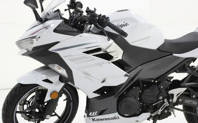 2023 Kawasaki Ninja 400 Pearl Blizzard White/Metallic Carbon Gray Metallic Magnetic Dark GrayTwilight Blue