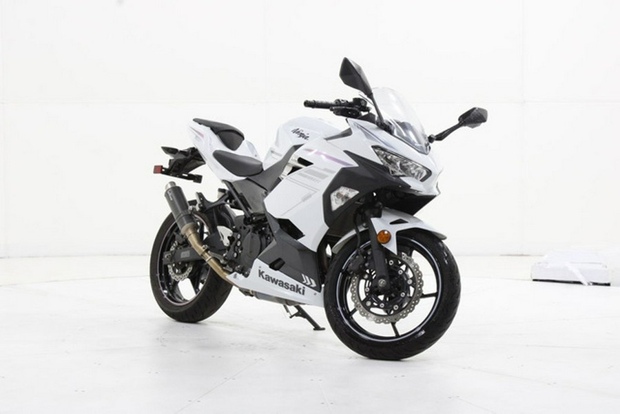 2023 Kawasaki Ninja 400 Pearl Blizzard White/Metallic Carbon Gray Metallic Magnetic Dark GrayTwilight Blue