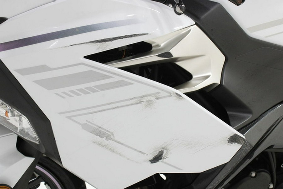 2023 Kawasaki Ninja 400 Pearl Blizzard White/Metallic Carbon Gray Metallic Magnetic Dark GrayTwilight Blue