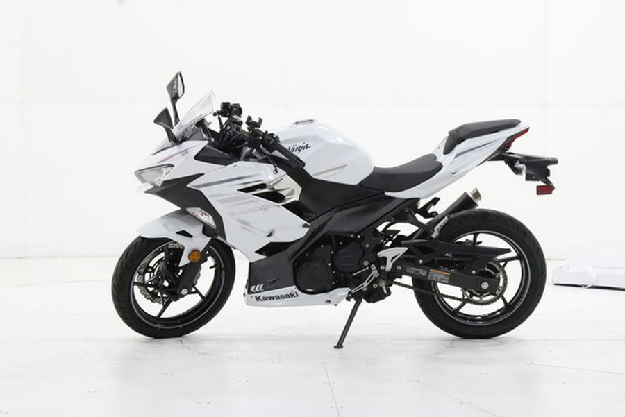 2023 Kawasaki Ninja 400 Pearl Blizzard White/Metallic Carbon Gray Metallic Magnetic Dark GrayTwilight Blue