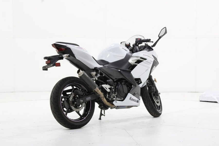 2023 Kawasaki Ninja 400 Pearl Blizzard White/Metallic Carbon Gray Metallic Magnetic Dark GrayTwilight Blue
