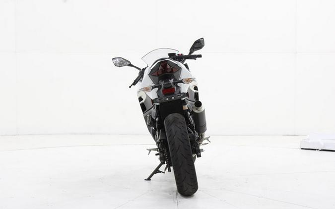 2023 Kawasaki Ninja 400 Pearl Blizzard White/Metallic Carbon Gray Metallic Magnetic Dark GrayTwilight Blue