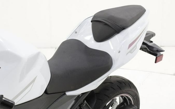 2023 Kawasaki Ninja 400 Pearl Blizzard White/Metallic Carbon Gray Metallic Magnetic Dark GrayTwilight Blue