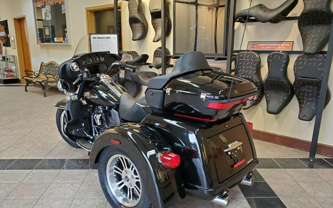 2024 Harley-Davidson Tri Glide Ultra Vivid Black