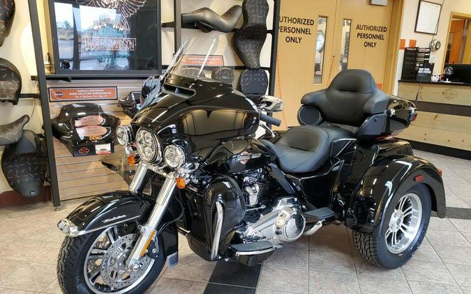 2024 Harley-Davidson Tri Glide Ultra Vivid Black