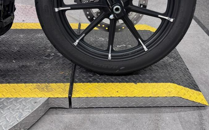 2022 XL 883N Iron 883™