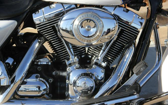 2007 Harley-Davidson Electra Glide Ultra Classic White Gold Pearl/Deep Cobalt Pearl