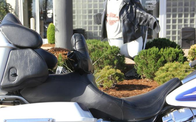 2007 Harley-Davidson Electra Glide Ultra Classic White Gold Pearl/Deep Cobalt Pearl