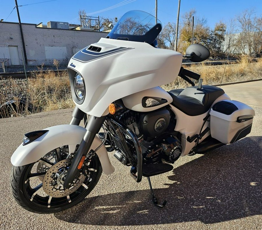 2024 Indian Motorcycle® Chieftain® Dark Horse® w/Powerband Audio Pkg Ghost White Metallic Smoke wit