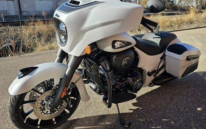 2024 Indian Motorcycle® Chieftain® Dark Horse® w/Powerband Audio Pkg Ghost White Metallic Smoke wit