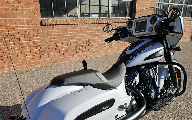 2024 Indian Motorcycle® Chieftain® Dark Horse® w/Powerband Audio Pkg Ghost White Metallic Smoke wit