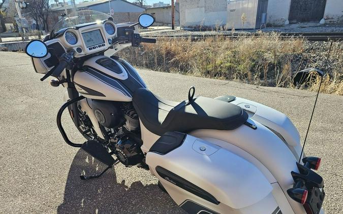 2024 Indian Motorcycle® Chieftain® Dark Horse® w/Powerband Audio Pkg Ghost White Metallic Smoke wit