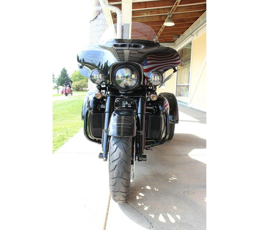 2025 Harley-Davidson® FLHTCUTG - Tri Glide® Ultra