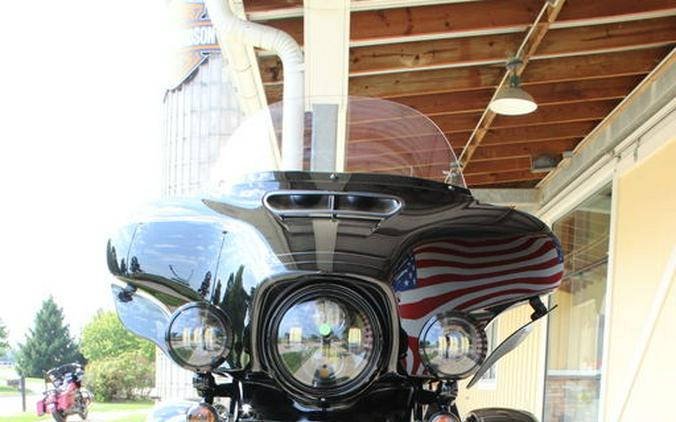 2025 Harley-Davidson® FLHTCUTG - Tri Glide® Ultra